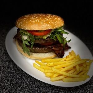 Burger mit Pommes